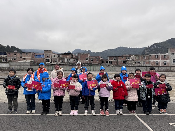 Runwin Lighting's 2024 Warm Package and Scholarship Distribution Event in Yiliang County